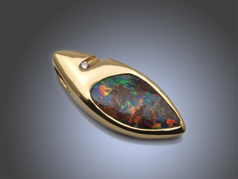 Boulderopal in Goldfassung Opalschmuck - Anhänger mit Edelopal