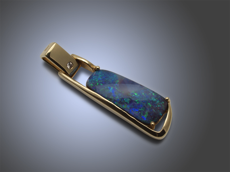 Boulderopal in Goldfassung Opalschmuck - Opalanhänger mit Boulderopal