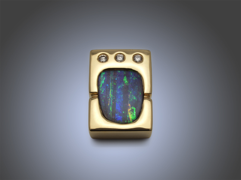 In Gold gefasster Opal mit Diamanten Opalschmuck - Anhänger mit australischem Edelopal
