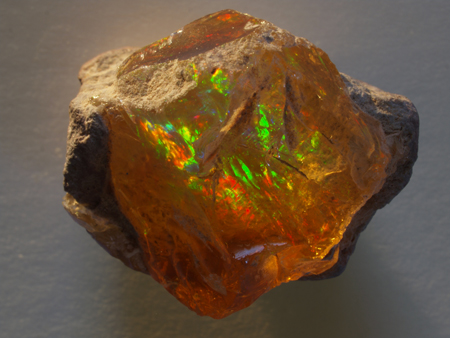 Contra-Luz-Opal aus Äthiopien